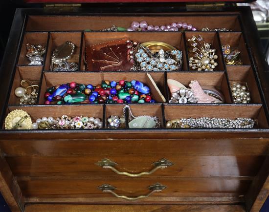 A Victorian brass inlaid walnut jeweller box, containing a quantity of costume jewellery.